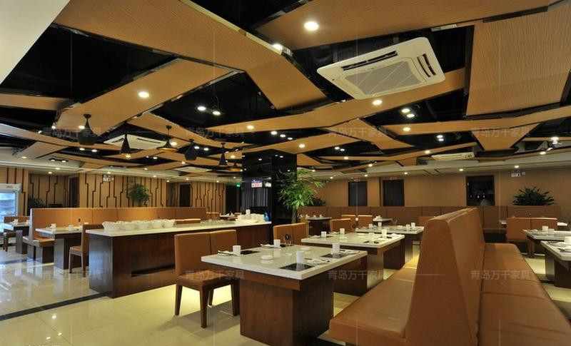  紅與黑全國(guó)連鎖加盟店