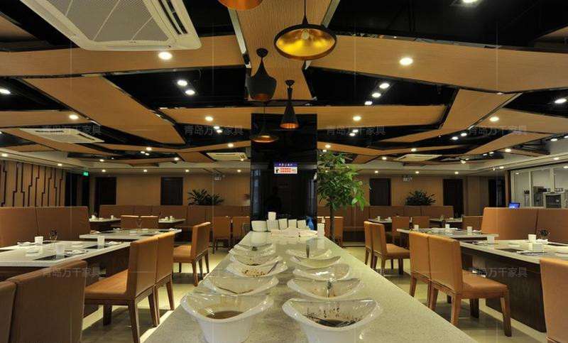  紅與黑全國(guó)連鎖加盟店