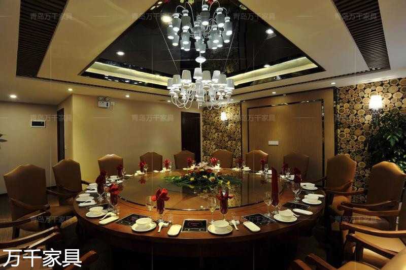  紅與黑全國(guó)連鎖加盟店